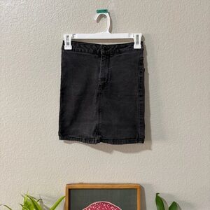 ✨4 for $15✨ Classic Black Denim Skirt